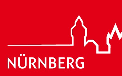 Logo der Stadt Nürnberg - rotes Viereck mit weißer Silouette der Stadt Nürnberg und Schrift "Nürnberg"